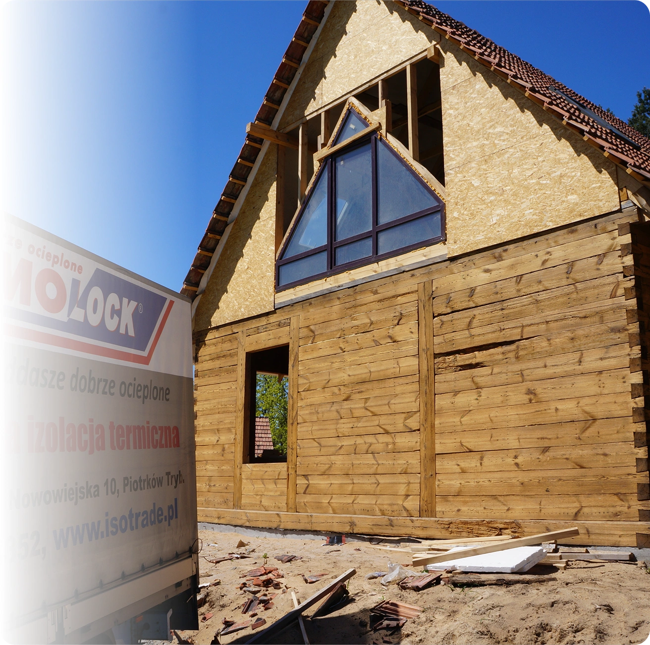 Domy drewniane, tradycyjne murowane, o różnej konstrukcji dachu